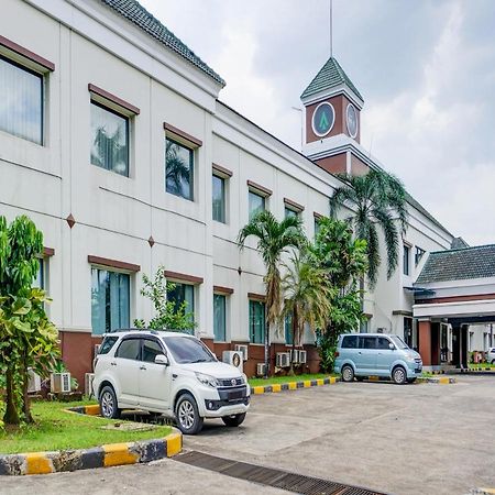 Townhouse Oak Hotel Grand Cikarang Exterior photo